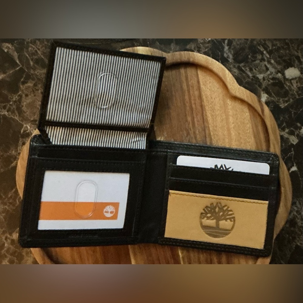 Timberland Black Leather Card Holder - Picture 2 of 5